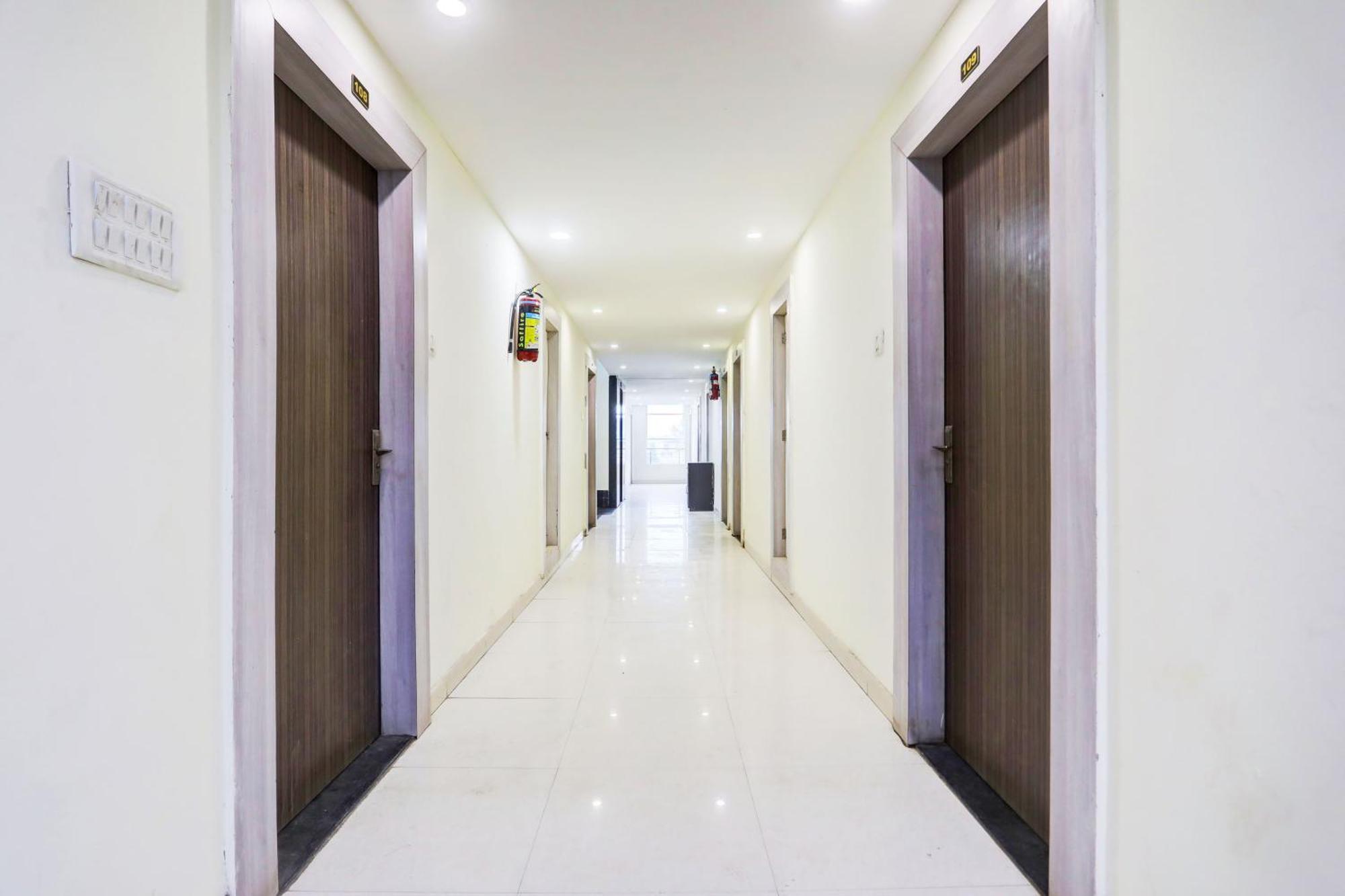 Super Townhouse Hoshangabad Road Near Aashima Mall Samarda Kaliāsot Esterno foto