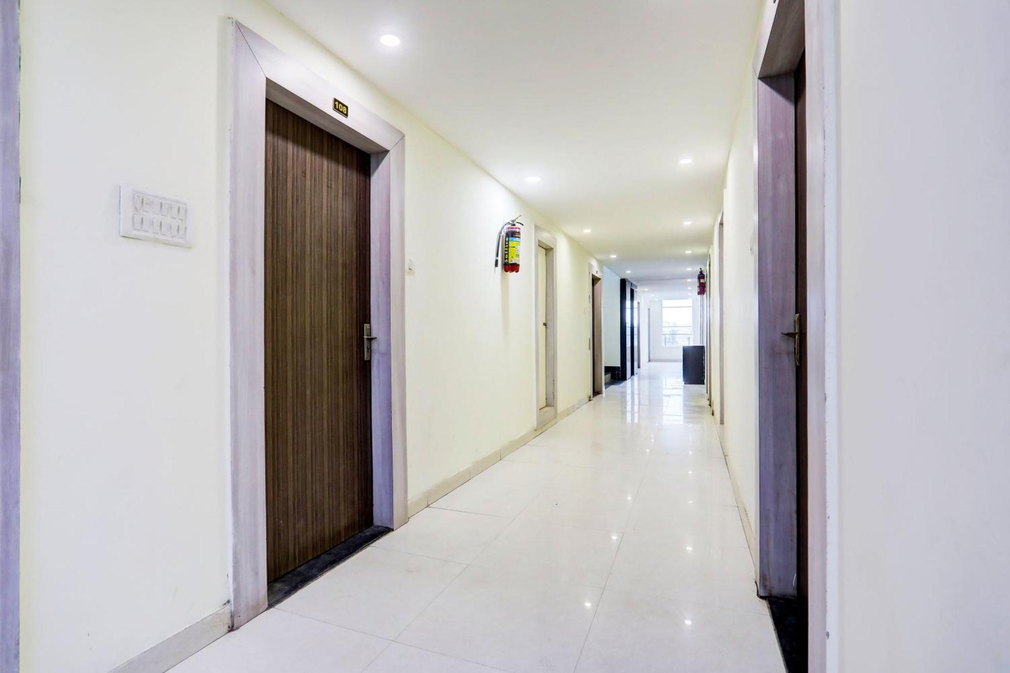 Super Townhouse Hoshangabad Road Near Aashima Mall Samarda Kaliāsot Esterno foto