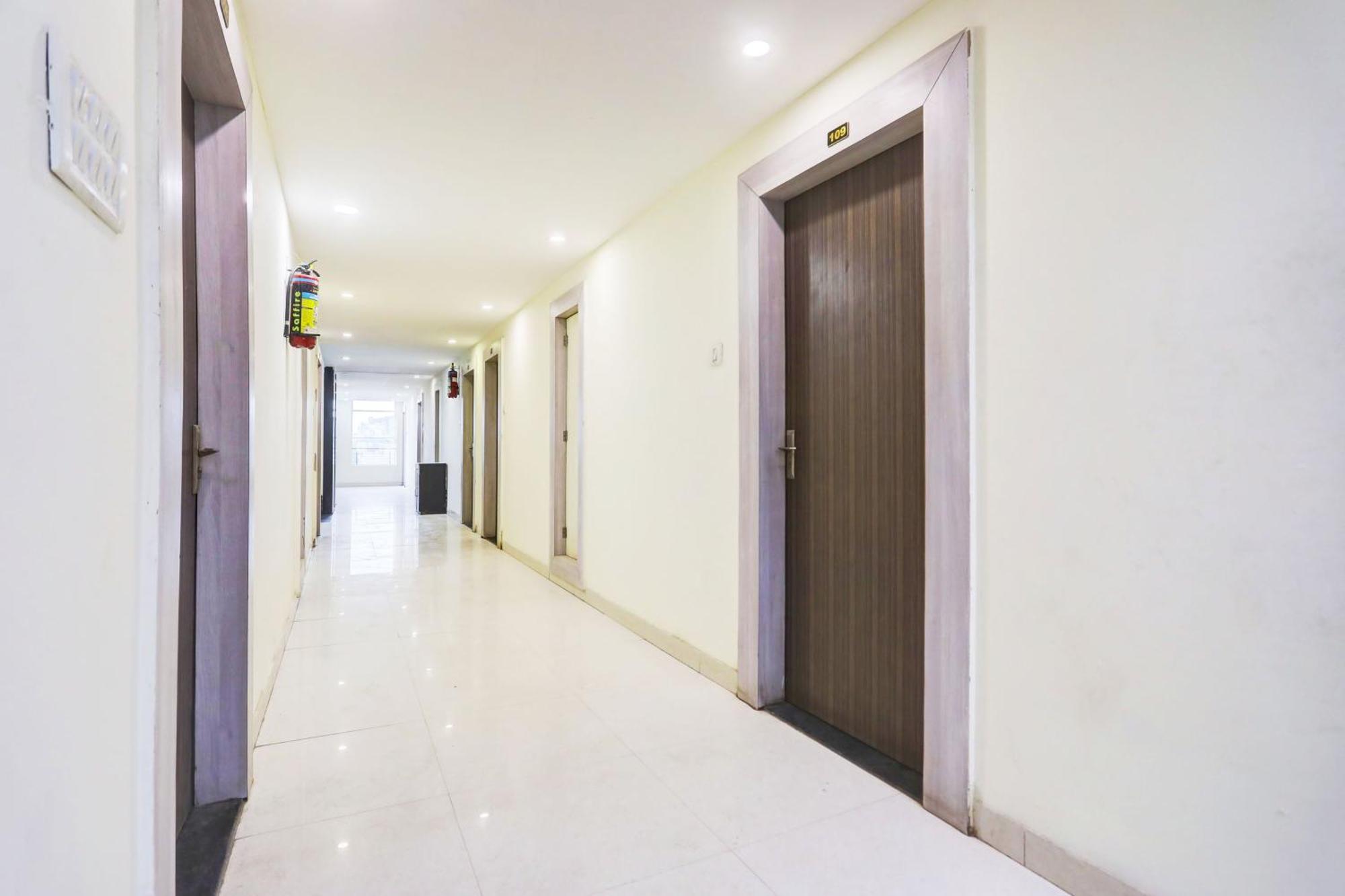 Super Townhouse Hoshangabad Road Near Aashima Mall Samarda Kaliāsot Esterno foto